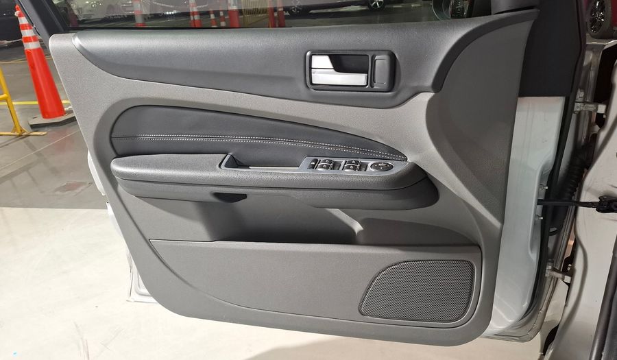 Ford Focus Ii 2.0 GHIA AUTO Sedan 2010