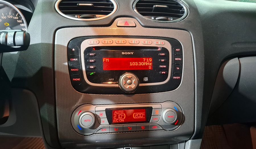 Ford Focus Ii 2.0 GHIA AUTO Sedan 2010