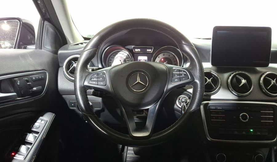 Mercedes Benz Clase Gla 1.6 GLA 200 CGI SPORT Suv 2017