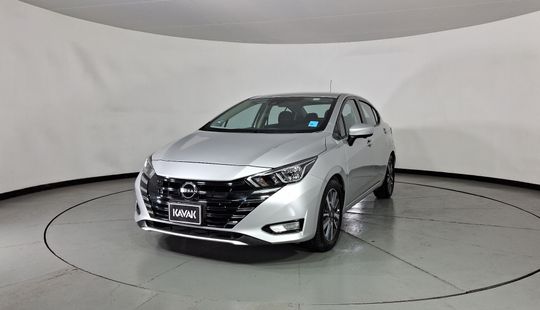 Nissan • Versa
