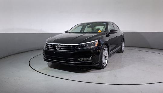 Volkswagen • Passat