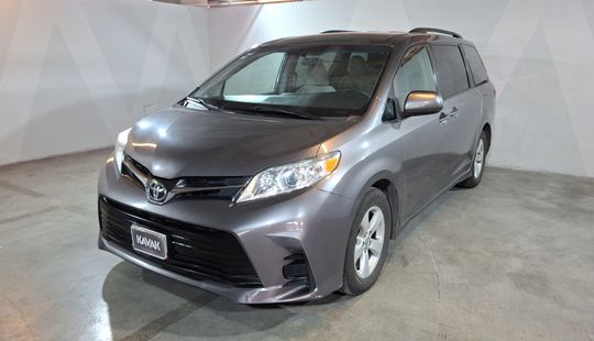 Toyota • Sienna