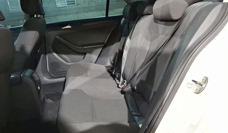Volkswagen Jetta 2.5 STYLE TIPTRONIC Sedan 2014