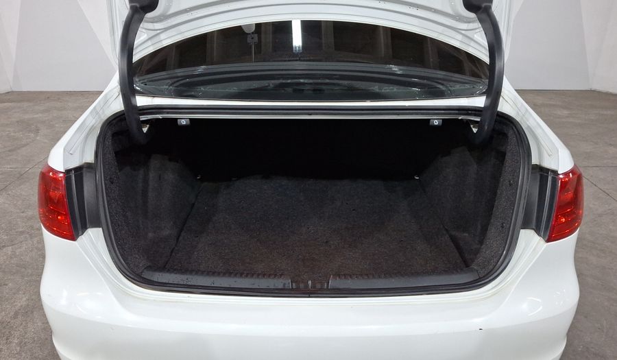 Volkswagen Jetta 2.5 STYLE TIPTRONIC Sedan 2014
