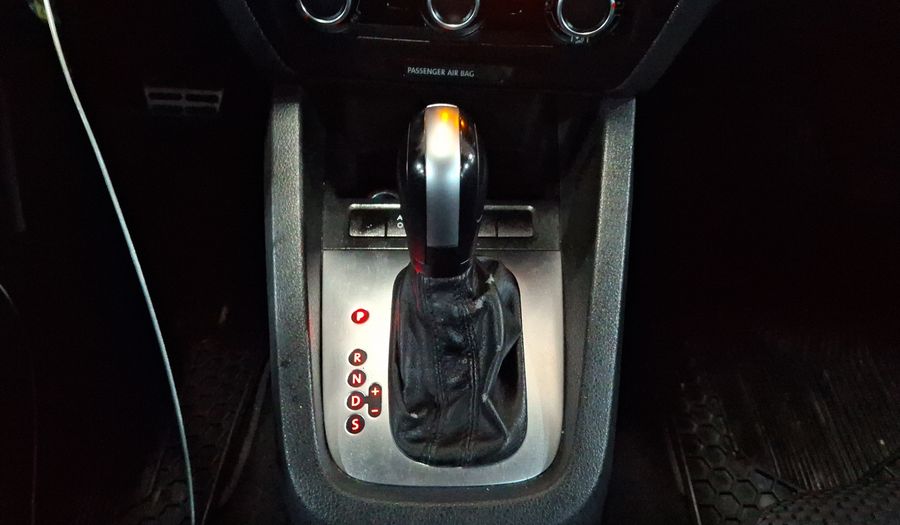 Volkswagen Jetta 2.5 STYLE TIPTRONIC Sedan 2014