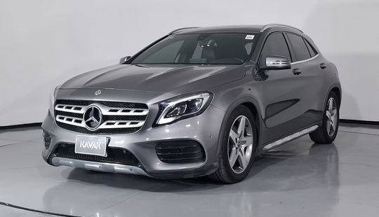 Mercedes Benz • Clase GLA