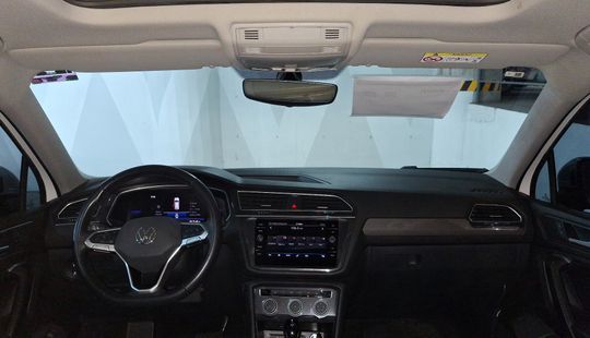 Volkswagen • Tiguan
