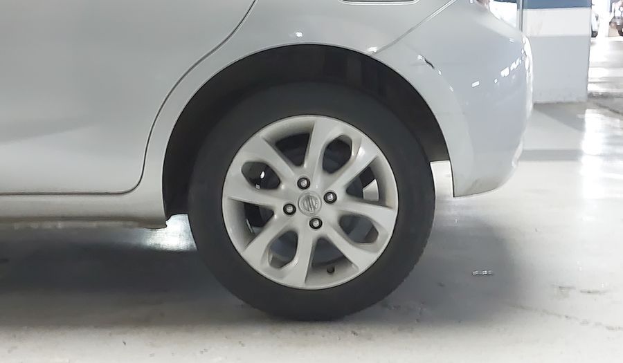 Nissan March 1.6 SV Hatchback 2020