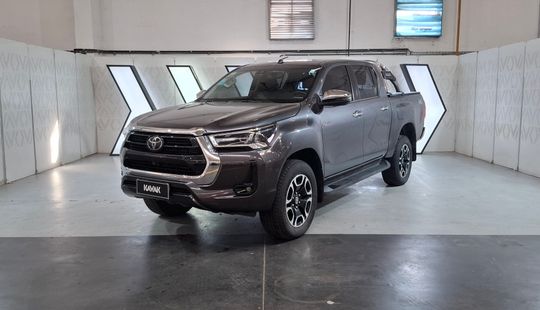 Toyota • Hilux