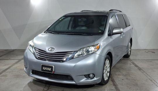 Toyota • Sienna