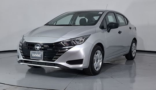 Nissan • Versa