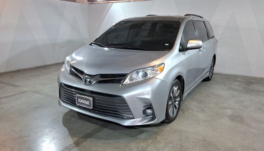 Toyota • Sienna