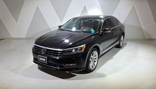 Volkswagen • Passat