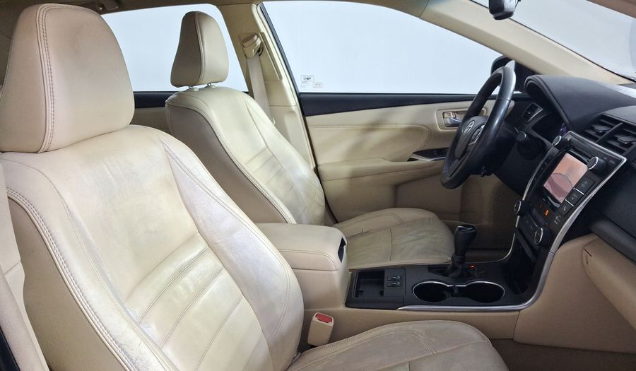 Toyota Camry 2.5 XLE L4 6AT Sedan 2016