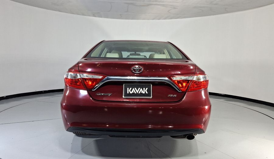 Toyota Camry 2.5 XLE L4 6AT Sedan 2016