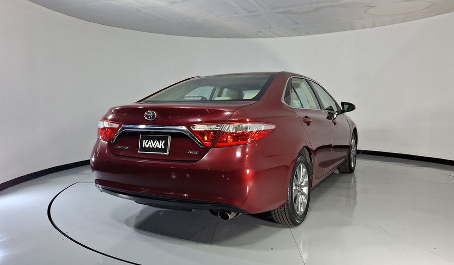 Toyota Camry 2.5 XLE L4 6AT Sedan 2016