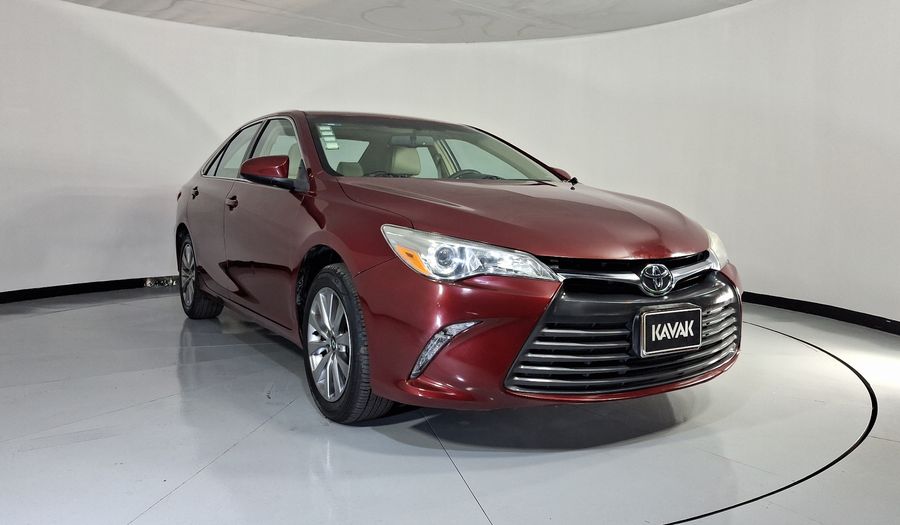 Toyota Camry 2.5 XLE L4 6AT Sedan 2016
