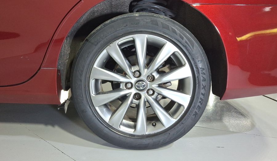 Toyota Camry 2.5 XLE L4 6AT Sedan 2016