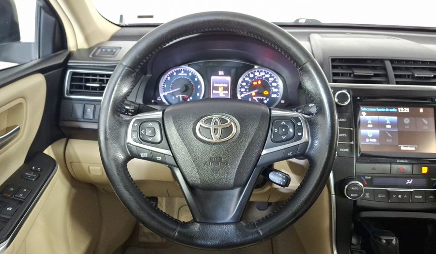 Toyota Camry 2.5 XLE L4 6AT Sedan 2016