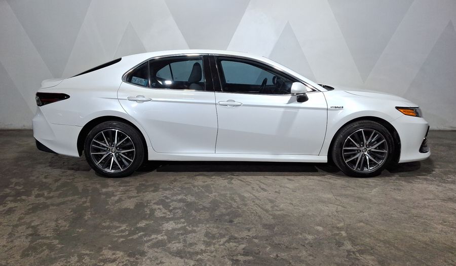 Toyota Camry 2.5 HEV XLE AUTO Sedan 2021