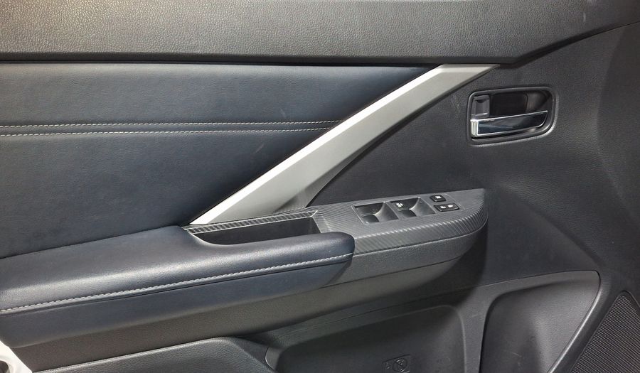 Mitsubishi Xpander 1.5 CROSS AUTO Minivan 2024