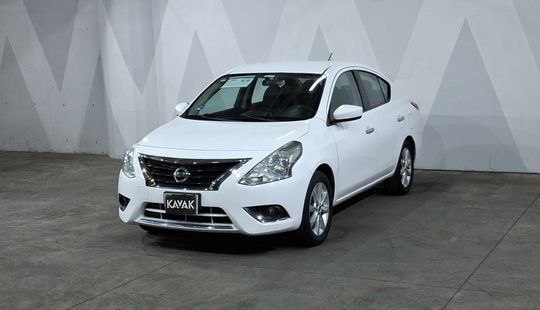 Nissan • Versa