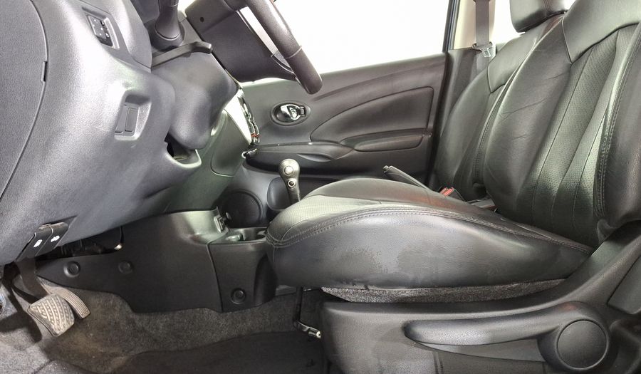 Nissan Versa 1.6 EXCLUSIVE AUTO Sedan 2017