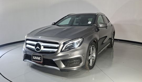 Mercedes Benz • Clase GLA
