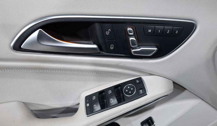 Mercedes Benz Clase Cla 1.6 CLA 200 SPORT AT Coupe 2017