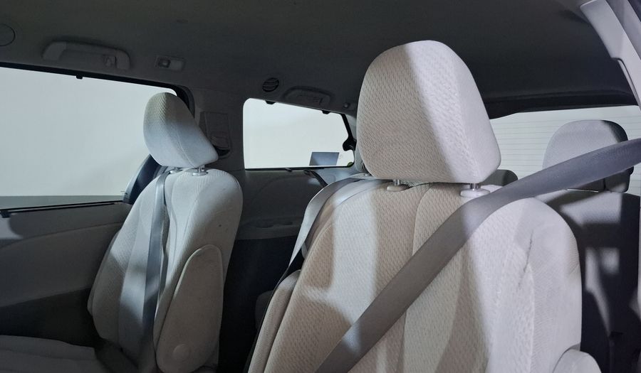 Toyota Sienna 3.5 XLE AT Minivan 2013