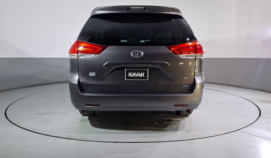 Toyota Sienna 3.5 XLE AT Minivan 2013
