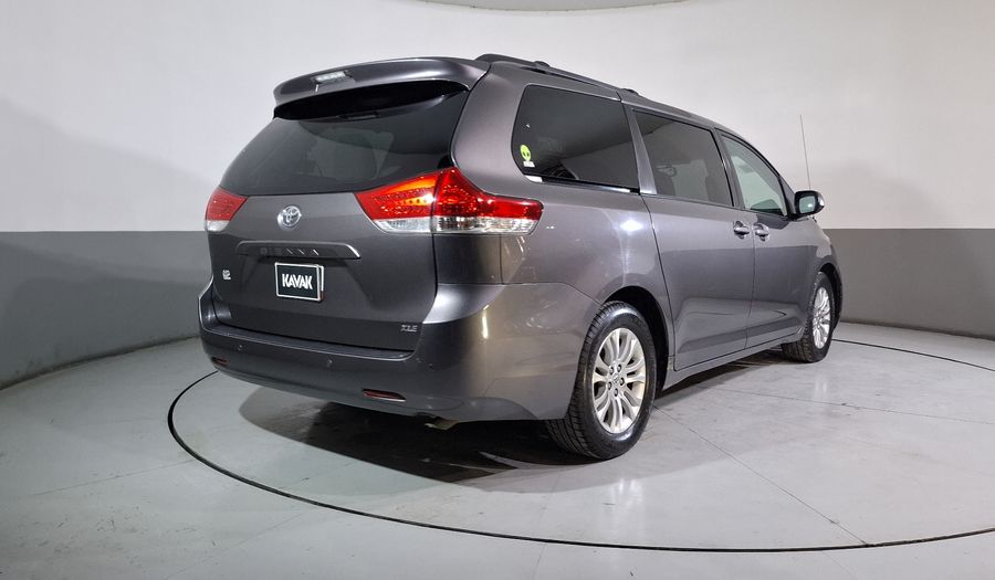 Toyota Sienna 3.5 XLE AT Minivan 2013
