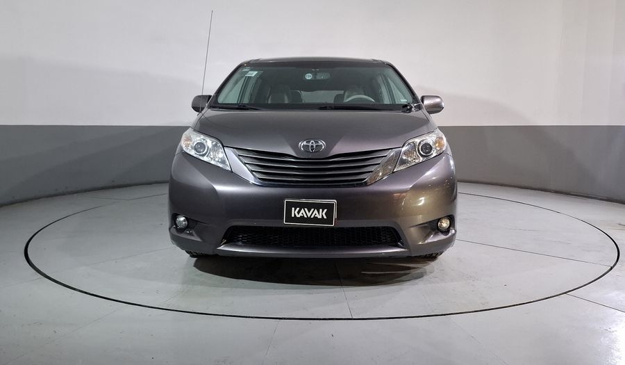 Toyota Sienna 3.5 XLE AT Minivan 2013