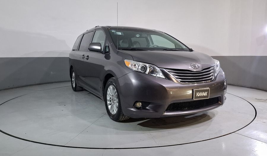 Toyota Sienna 3.5 XLE AT Minivan 2013