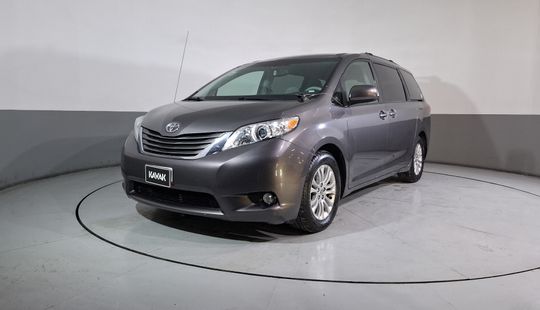 Toyota • Sienna