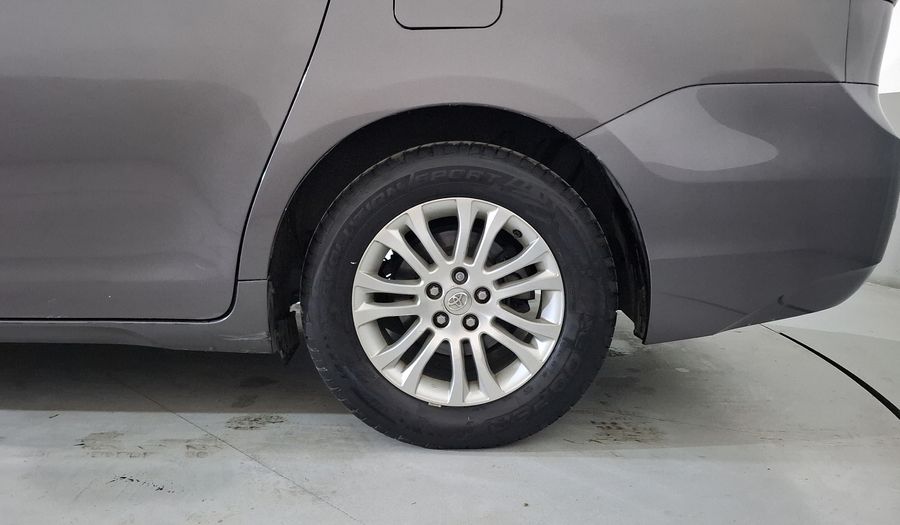 Toyota Sienna 3.5 XLE AT Minivan 2013