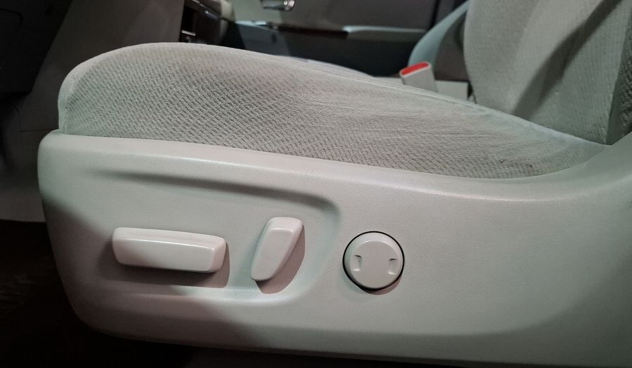 Toyota Sienna 3.5 XLE AT Minivan 2013