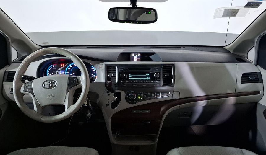 Toyota Sienna 3.5 XLE AT Minivan 2013