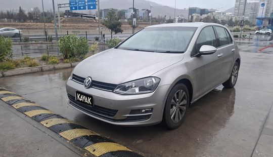 Volkswagen • Golf