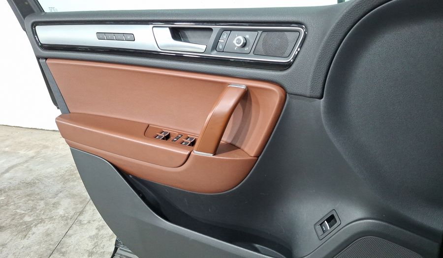 Volkswagen Touareg 4.2 V8 R-LINE Suv 2017