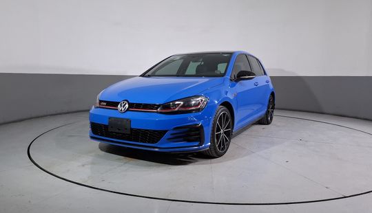 Volkswagen • Golf