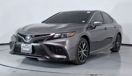 Toyota • Camry