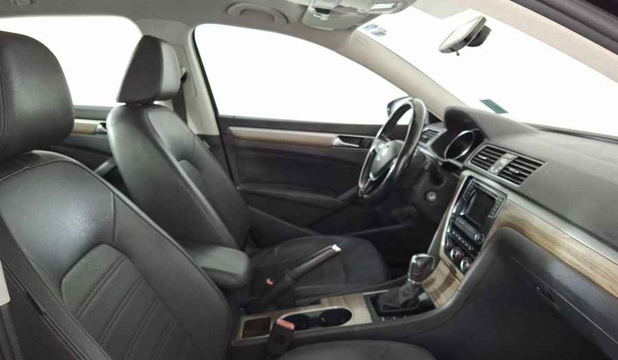 Volkswagen Passat 2.5 SPORTLINE Sedan 2017