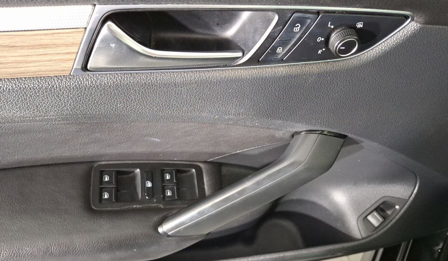 Volkswagen Passat 2.5 SPORTLINE Sedan 2017