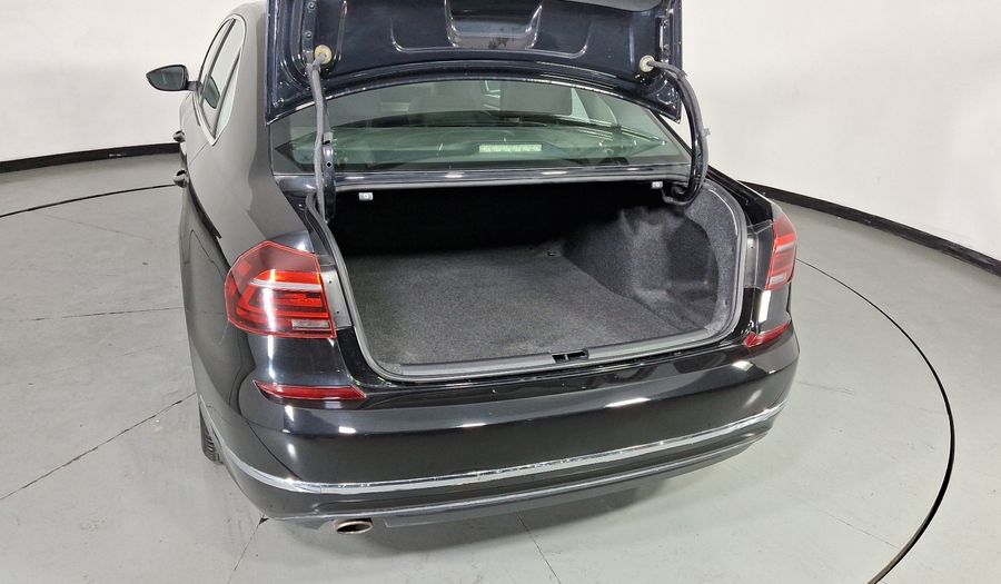 Volkswagen Passat 2.5 SPORTLINE Sedan 2017