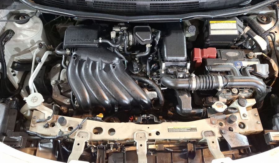 Nissan Versa 1.6 ADVANCE TA AC Sedan 2015