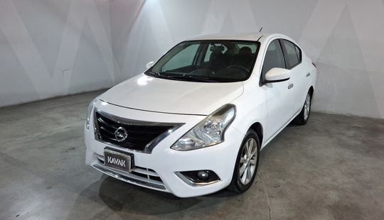 Nissan • Versa