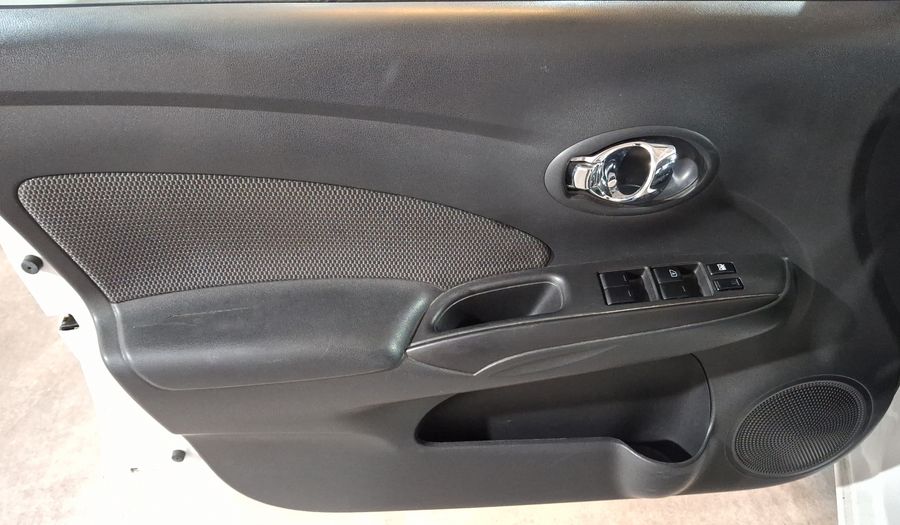 Nissan Versa 1.6 ADVANCE TA AC Sedan 2015