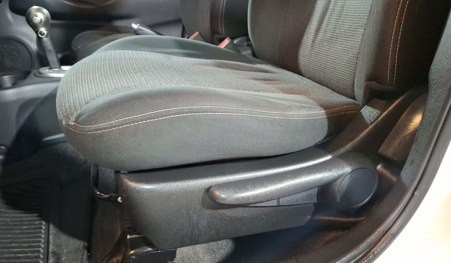Nissan Versa 1.6 ADVANCE TA AC Sedan 2015