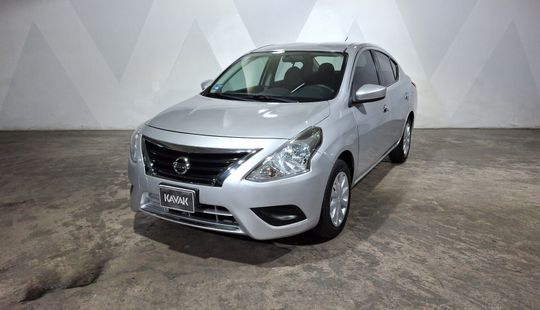 Nissan • Versa
